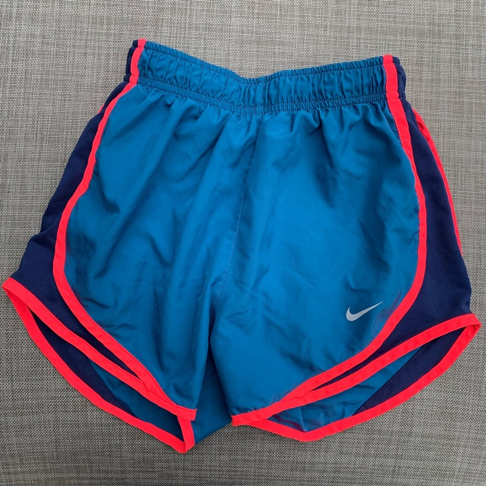 🦋 blue + red Nike tempo shorts